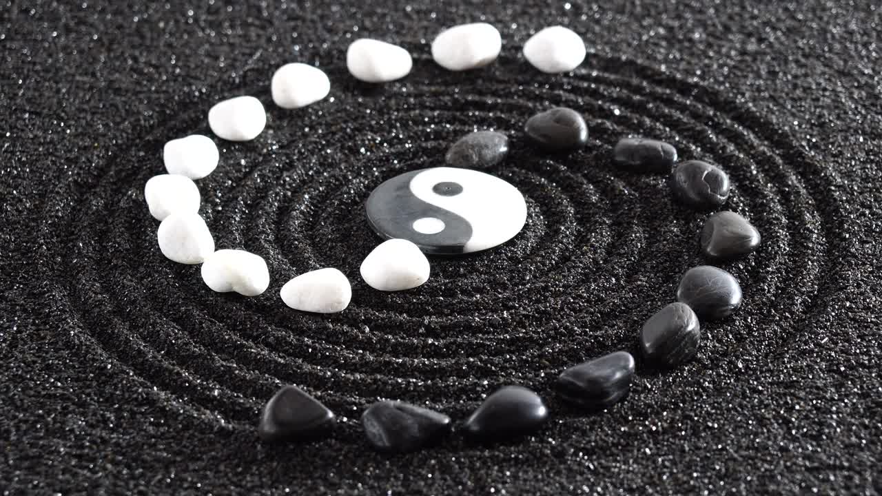 텍스처 된 모래 에 돌 이 있는 일본 젠 정원