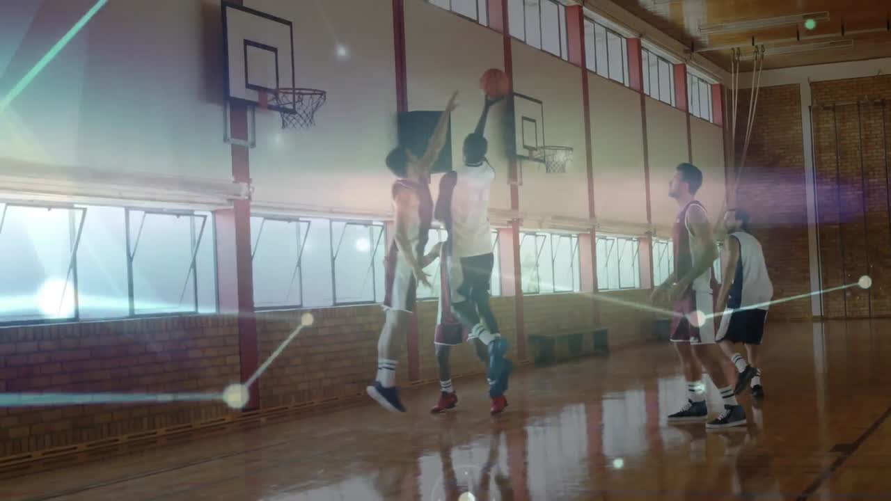 animación de redes de conexiones en un grupo de diversos jugadores de baloncesto en el gimnasio