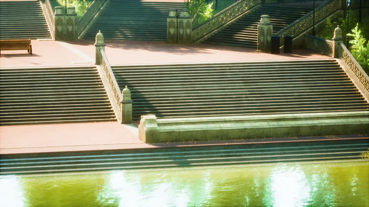 tranquilo estanque enmarcado por un exuberante parque de bosques verdes al sol