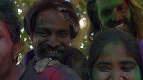 il popolo del rajasthan celebra la festa dei colori holi in india