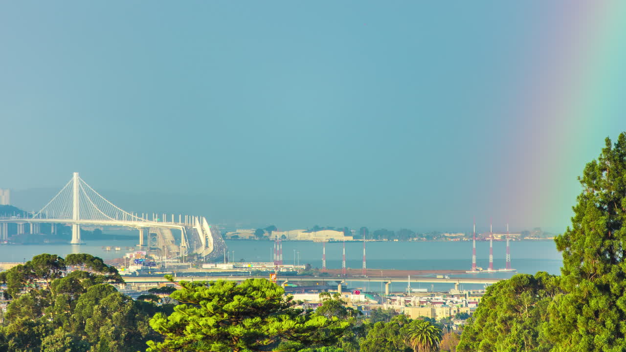 미국 샌프란시스코 만에서 사라지는 무지개의 시간 경과