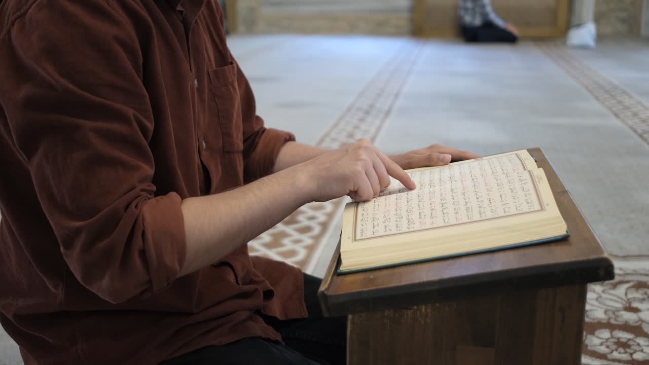 꾸란 을 읽는  ⁇ 배