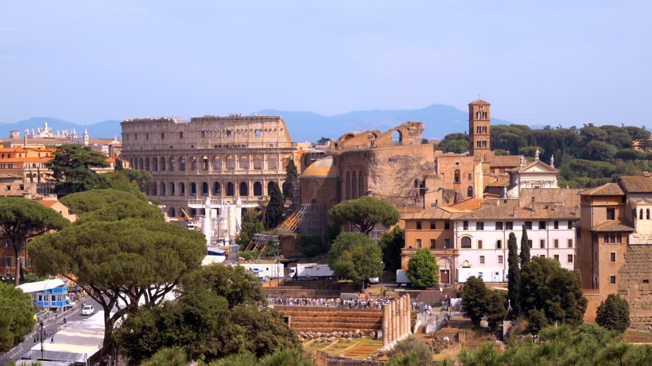 Time lapse dello skyline di Roma, Italia, alla luce del giorno