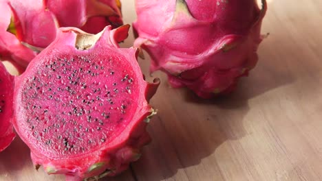 primer plano de las rebanadas de la fruta del dragón