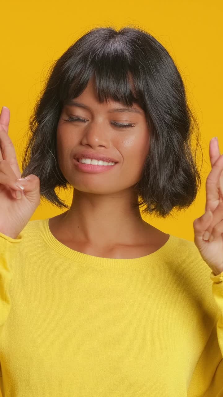 las expresiones vibrantes brillan en la celebración cultural diversa