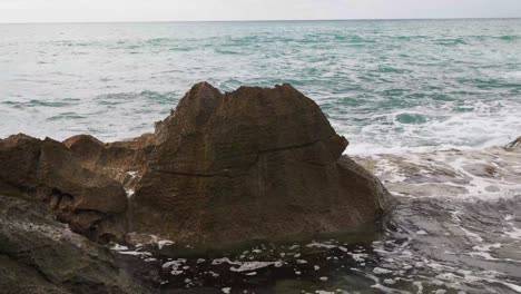 waves crashing over oahu's volcanic rocks