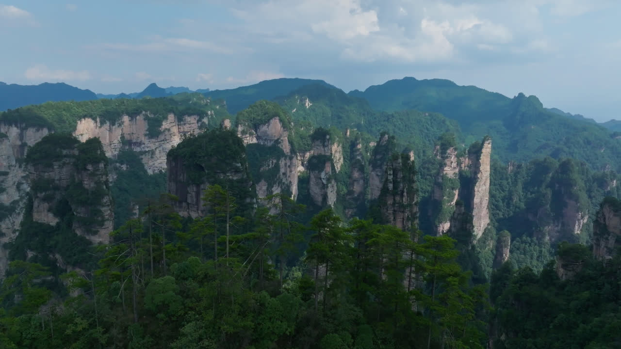 Panoramic drone shot circling quartz pillars in Huangshizhaii, Zhangjiajie, China