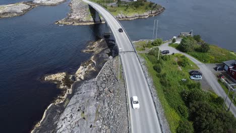 Revelando-La-Famosa-Carretera-Atlántica-En-Noruega