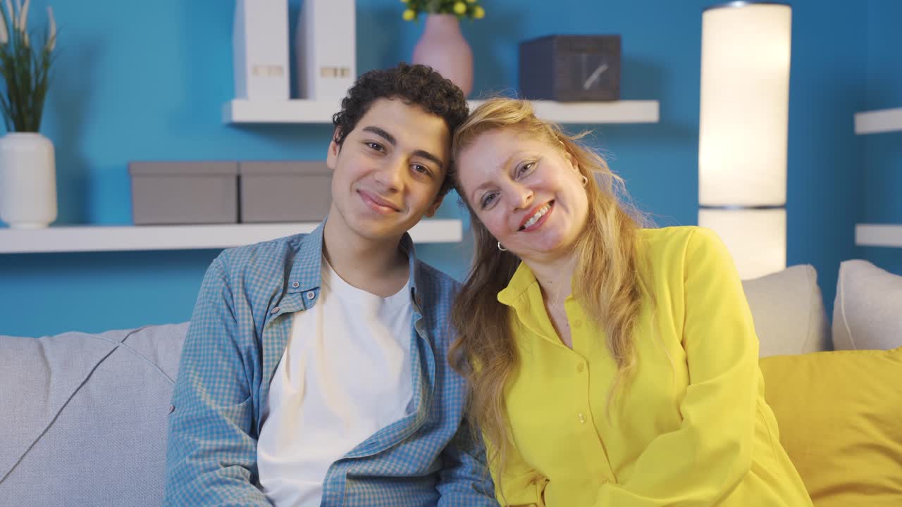 retrato de una madre y un hijo lindos.