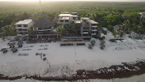 Variación-De-Tomas-Aéreas-Del-Hotel-Amansala-Al-Amanecer