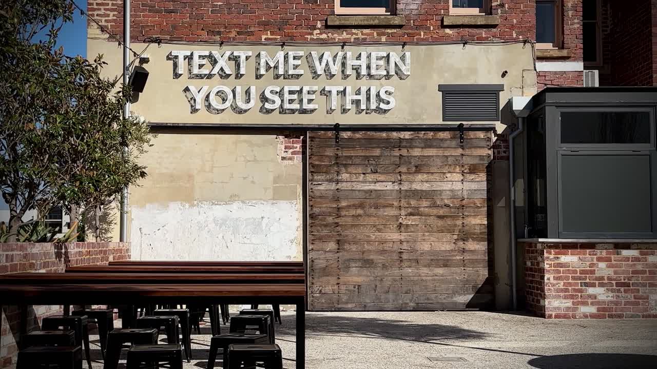 texto a mí cuando se ve este vintage retro impresión pared pub área de asientos medio