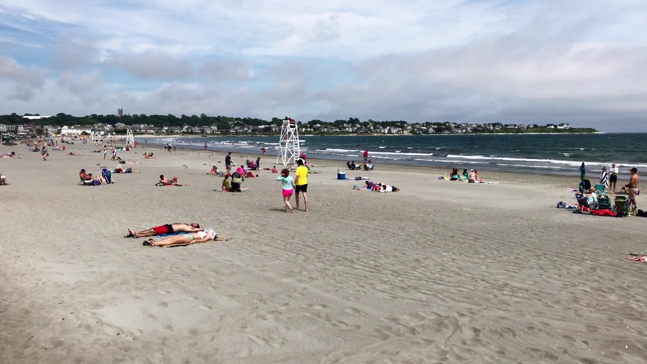 Vita da spiaggia e abbronzatura a Easton Beach a Newport, Rhode Island