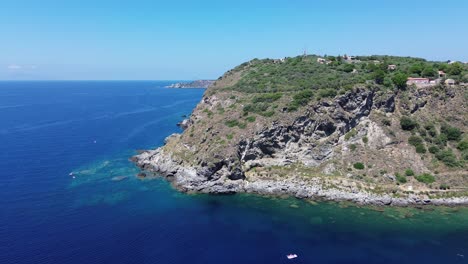 en la costa marítima en el océano más hermoso no puedo hablar