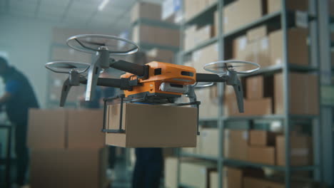 entrega de drones en un almacén