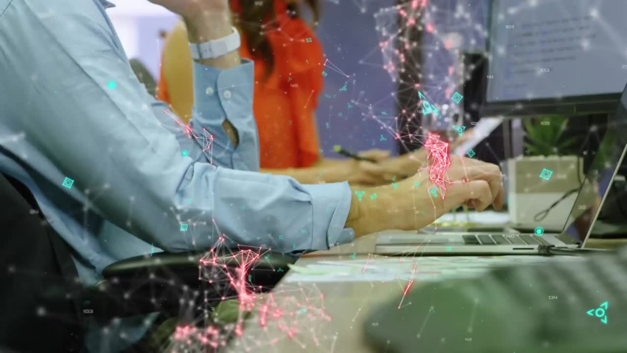 qr 코드의 애니메이션과 연결망을 통해 사무실에 있는 백인 사업가