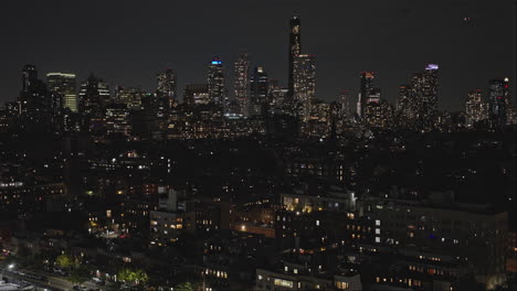 Nyc-Nueva-York-Antena-V297-Sobrevuelo-Del-Distrito-Costero-De-Columbia-Street-Capturando-El-Vecindario-Iluminado-De-Carroll-Gardens-Y-El-Paisaje-Urbano-Nocturno-Del-Centro-De-Brooklyn---Filmado-Con-Inspire-3-8k---Septiembre-De-2023