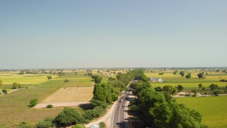 Grand-Trunk-Road-between-the-farming-area-in-Punjab,-INDIA