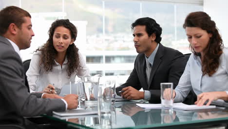 Hand-choosing-clips-about-business-meeting