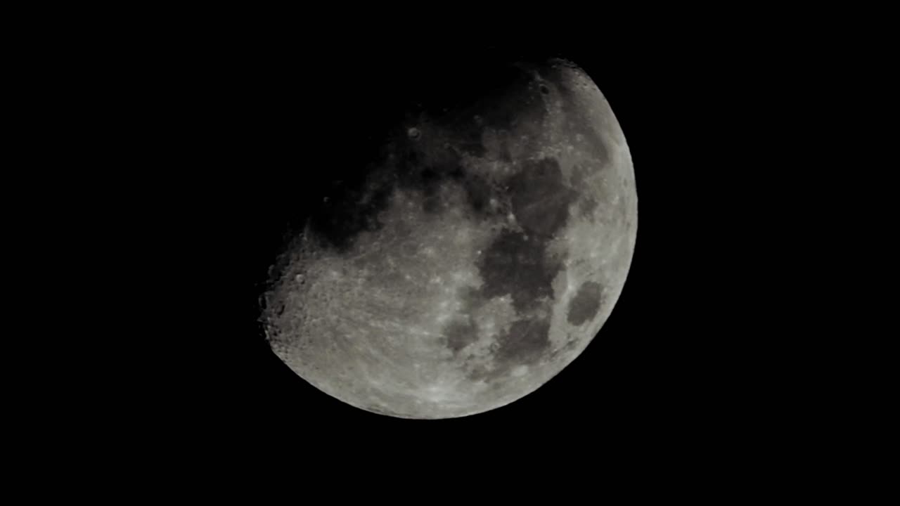 Lua movendo-se lentamente, imagens de arquivo em close-up