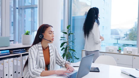 Frauen,-Callcenter-Büro-Und-Partnerschaft