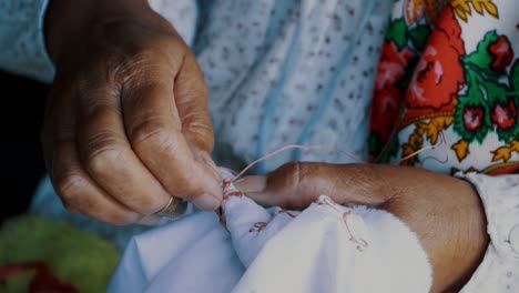 madeira bordado cámara lenta primer plano detalle mejor calidad bordado a mano arte tradicional refinamiento trabajo hecho a mano arte 18 siglo 19 tela bordada industria de exportación de madeira madere broderie