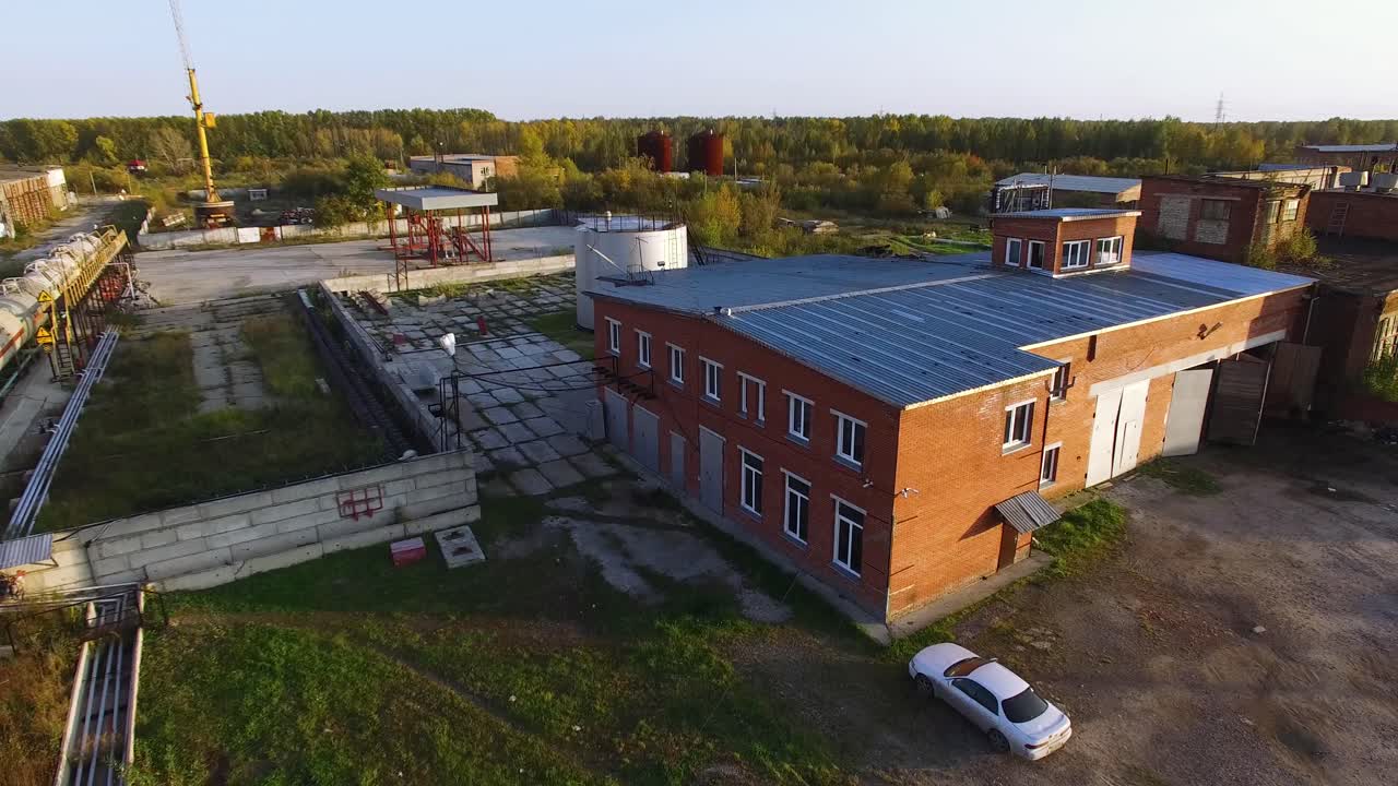 заброшенный промышленный комплекс с воздуха