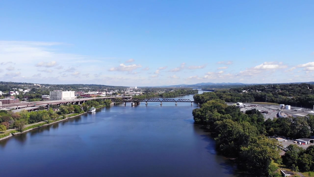 Vista dall'alto del fiume Hudson, rivolta a nord