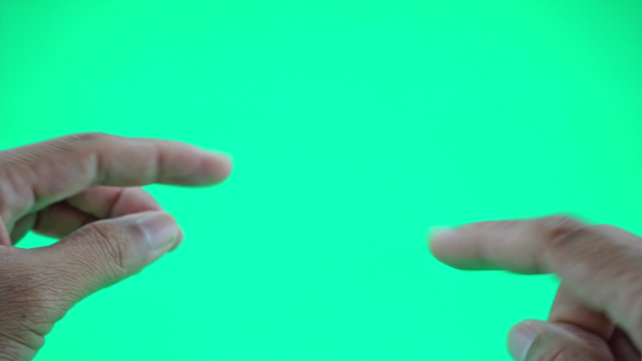 사람의 손의 몸짓, 기다리는 손의 표시, 손가락과 테이블을 놓고, 그는 녹색 스크린 배경에서 고립된 무언가를 기다리고 또는 생각하고 있습니다.