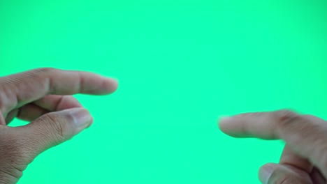 gesto de la mano del hombre señal de la mano de espera señal y poniendo su dedo mesa y dedos que está esperando o pensando algo aislado en el fondo de la pantalla verde