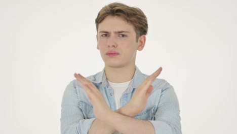 hombre casual que no muestra ningún signo por gesto de brazo en fondo blanco