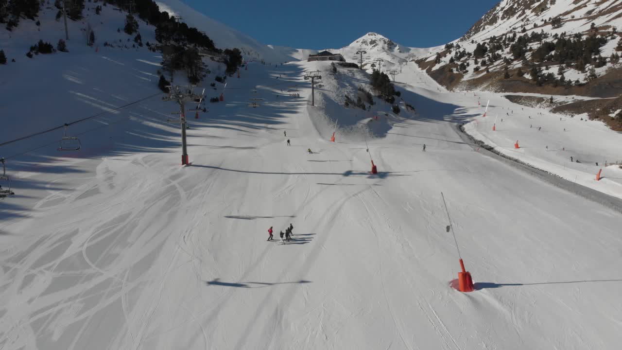 아린살 스키 리조트, 안도라 - 스키 트랙 위를 날아다니며, 돌리 인