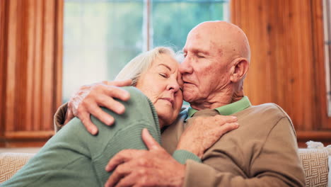 Confianza,-Apoyo-Y-Abrazo-Con-Una-Pareja-Mayor