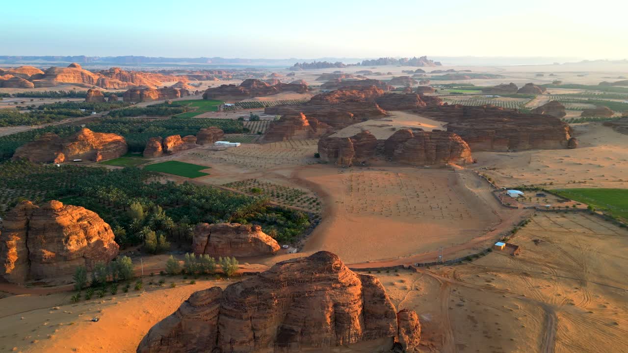 Vista aérea de drone do deserto de Al-Ula na Arábia Saudita. Bela paisagem natural