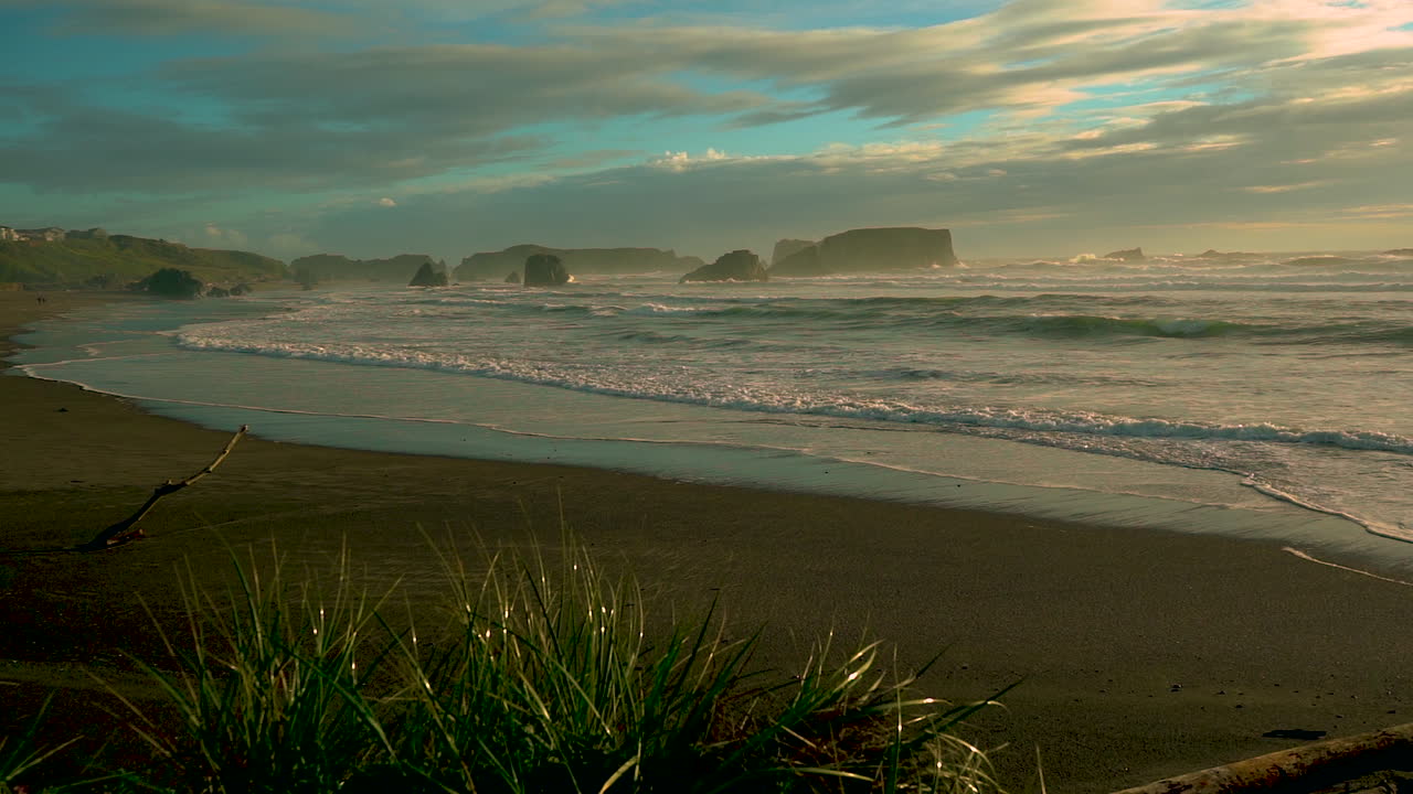 драматический морской пейзаж пляжа бандон, штат орегон