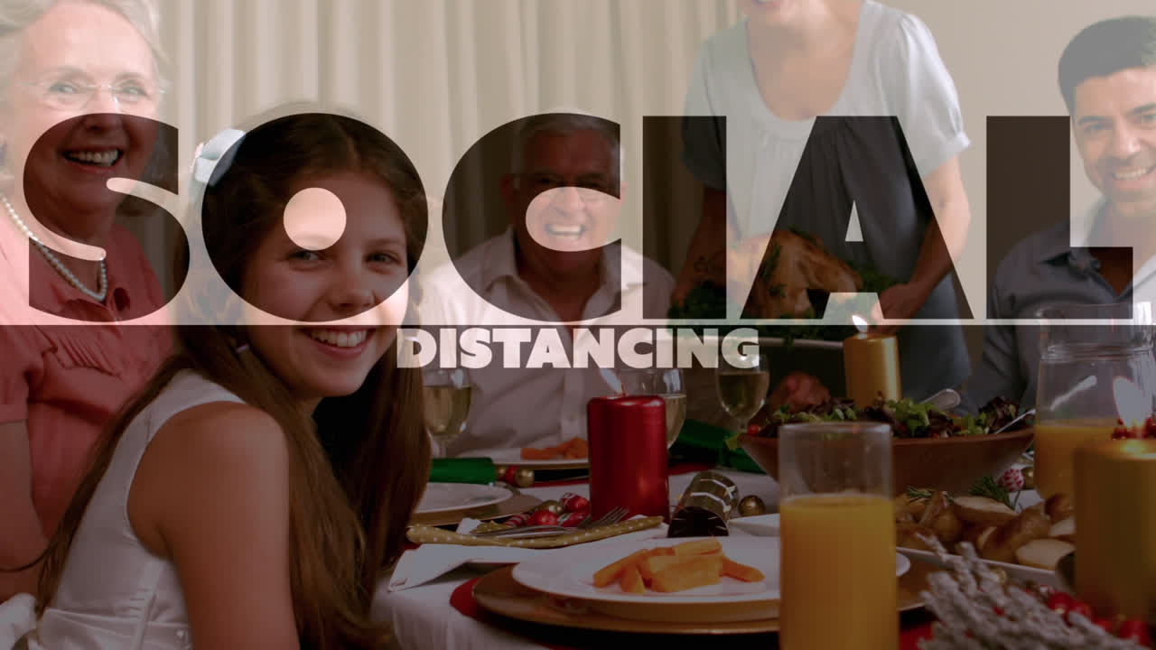 세 세대의 가족이 저녁을 먹는 것에 대한 사회적 거리 두기 문자