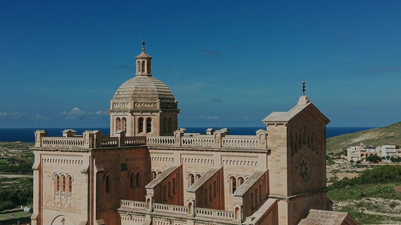 Vista aerea della Basilica di Ta' Pinu a Gozo, Malta
