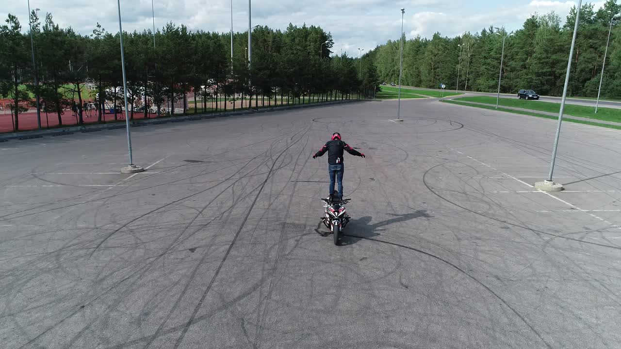 기절 훈련의 화창한 날