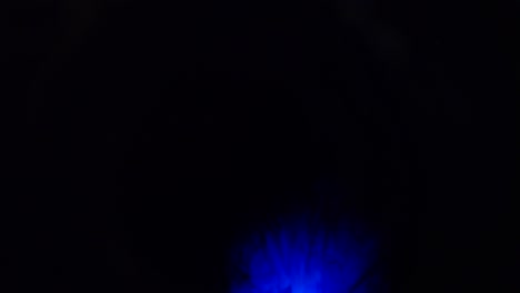 4k imágenes. fondo de difusión de tinta de pintura de fuego de colores azules abstractos.