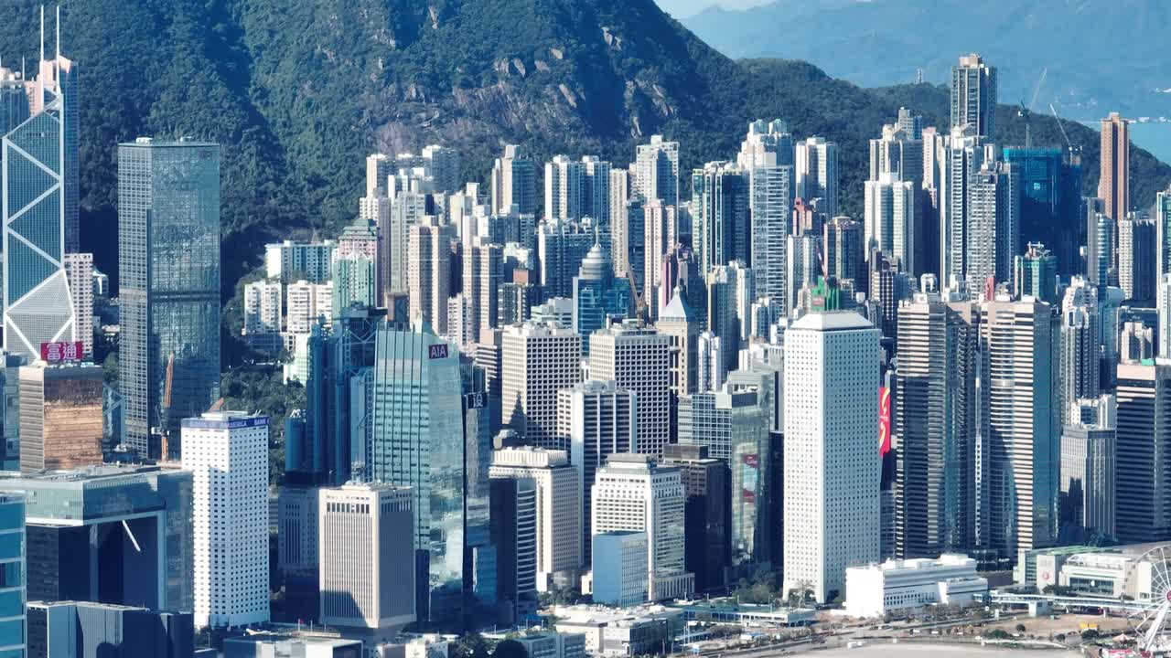홍콩 센트럴 디스트릭트의 4k 텔레  뷰 - 하늘에서 느린 팬 항공 뷰 글.