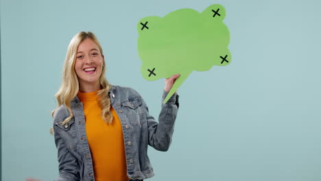 pensamiento, idea y mujer cara con burbuja de habla