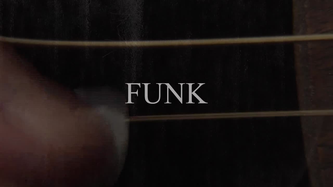 Animace funk textu přes osobu hrající na kytaru
