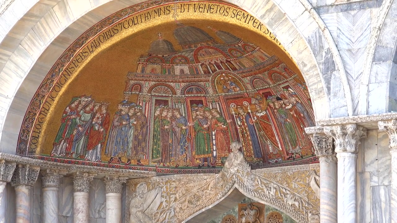 Arte em Mosaico Intrincada no Exterior da Basílica de São Marcos em Veneza