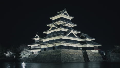 koku-en castle at night