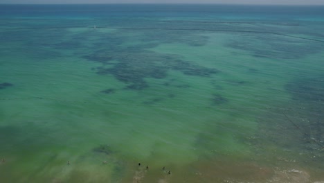 Vista-Aérea-Del-Océano-Tropical-Frente-A-La-Costa-De-México