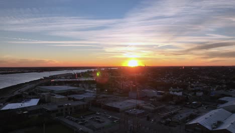 Puesta-De-Sol-Sobre-El-Distrito-De-Almacenes-En-Nueva-Orleans