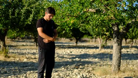 Muslim-praying-outdoors