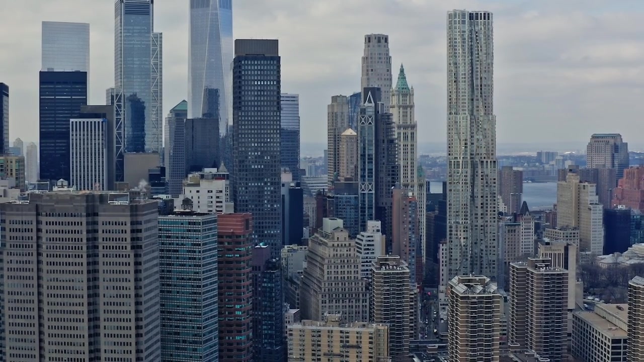 Vista da Ponte do Brooklyn e arranha-céus em Nova York