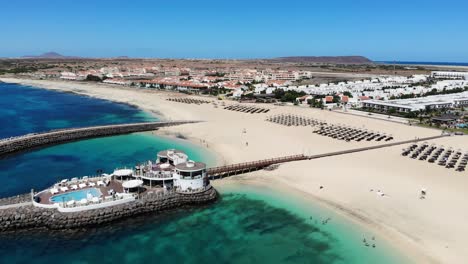 vista aérea del bikini beach club en sal cabo verde
