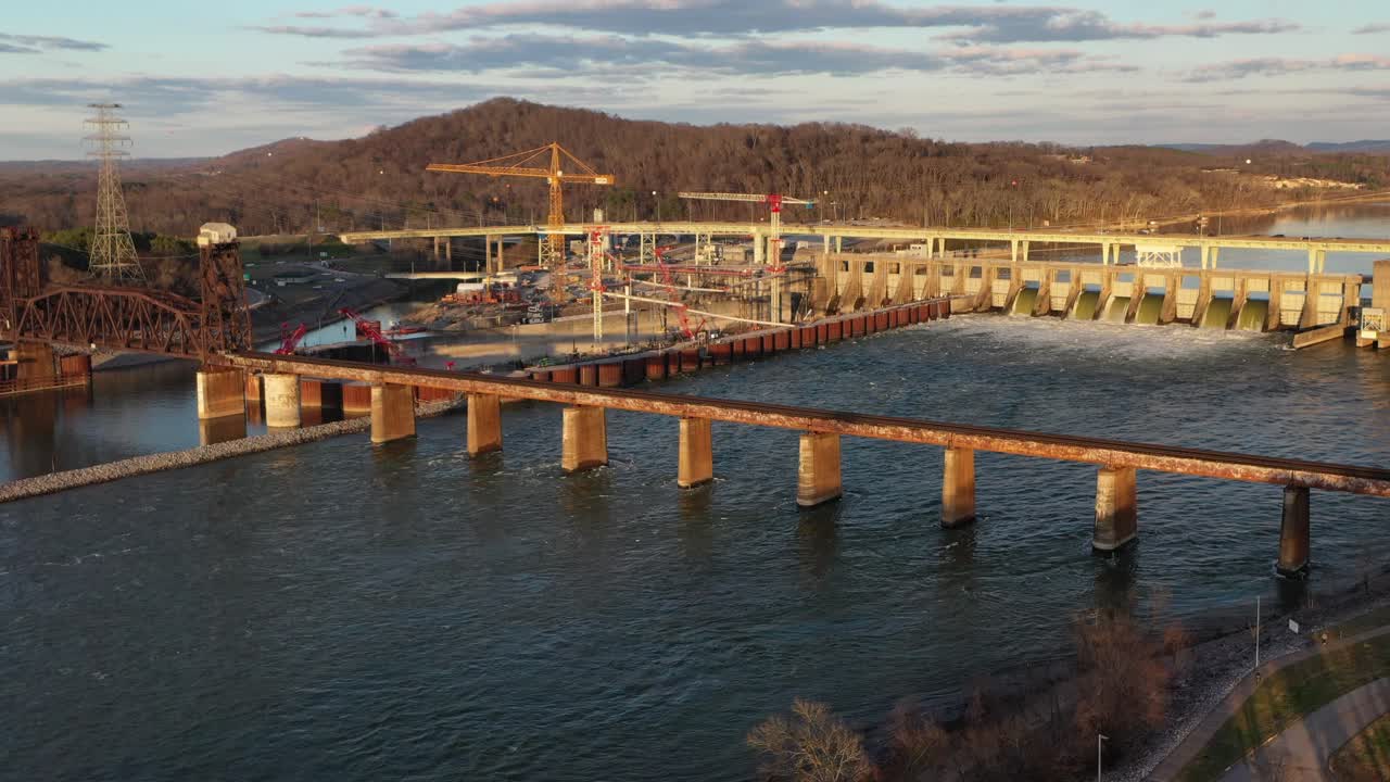 Stunning 4K drone footage of Chickamauga Dam, showcasing its structure, the Tennessee River, and scenic beauty. Perfect for infrastructure, travel, or history projects