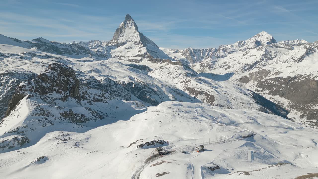 matterhorn fue filmado con un dron 4k en zermatt, suiza.